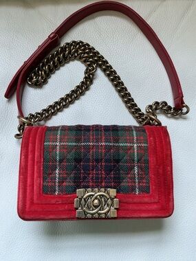 CHANEL Red Leather Shoulder Bag limited edition Authentic certificate